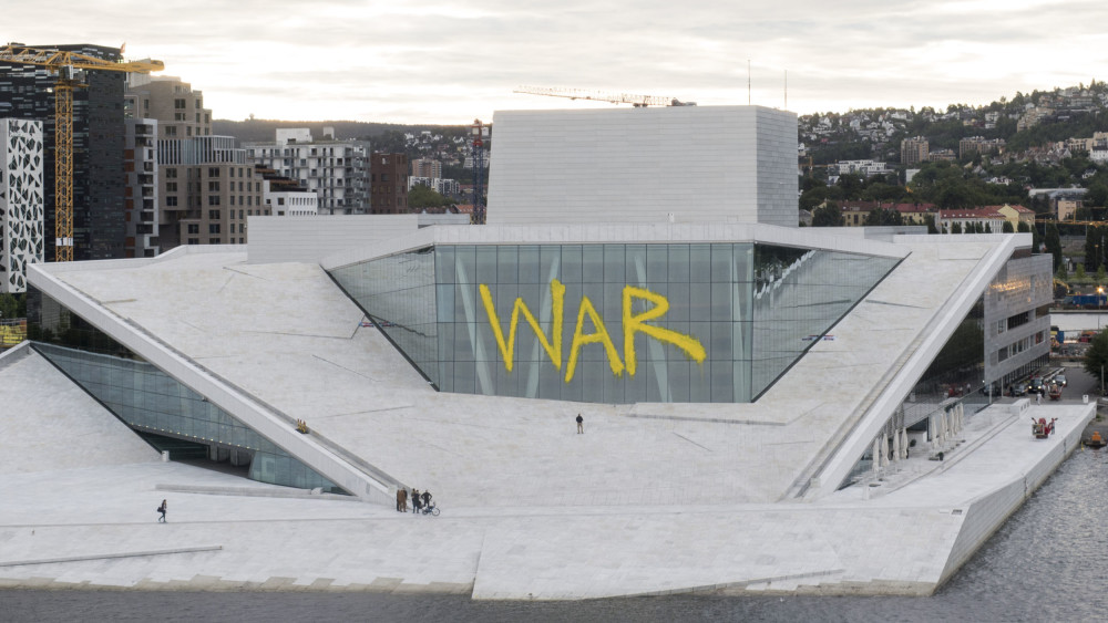 HVA SKJER I OPERAEN?